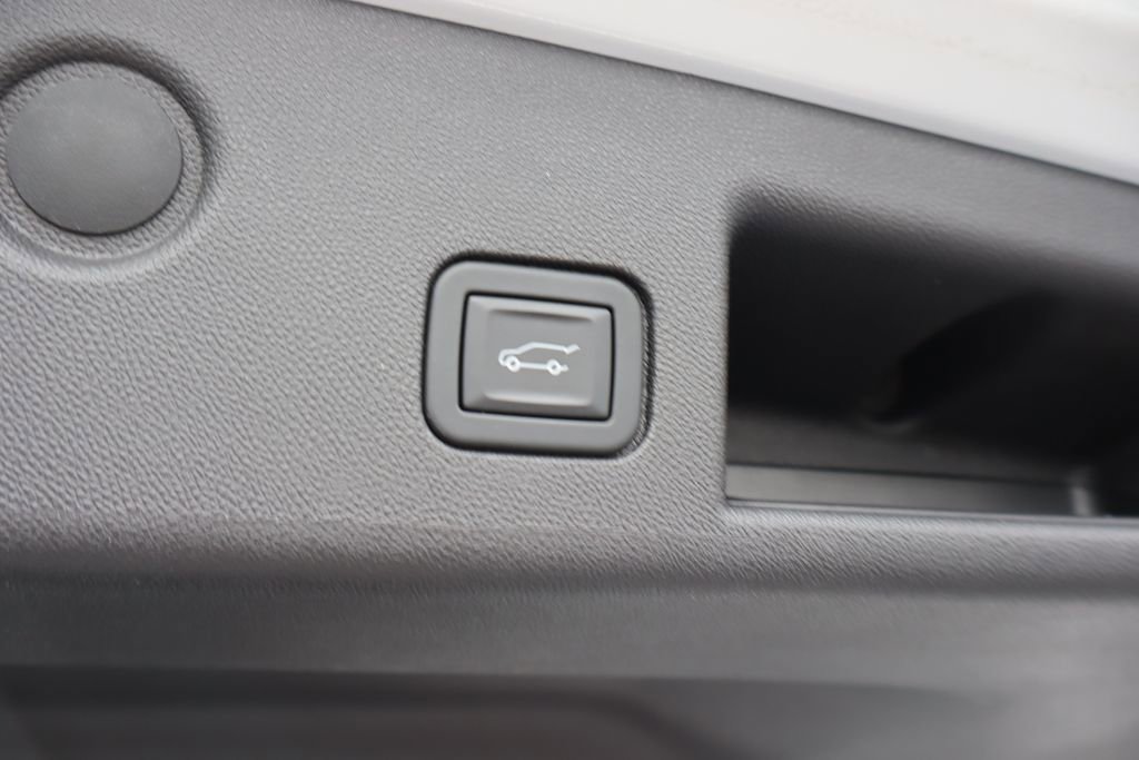 Used 2024 Chevrolet Equinox RS FWD image 23