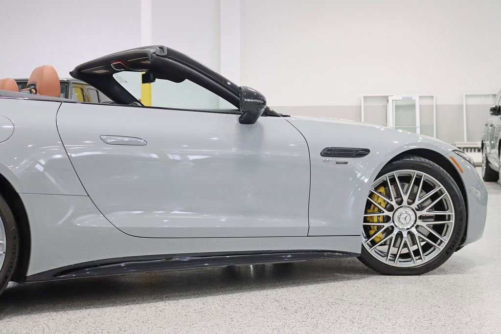 Used 2022 Mercedes-Benz SL 55 AMG 4MATIC w/ Driver Assistance Package image 14