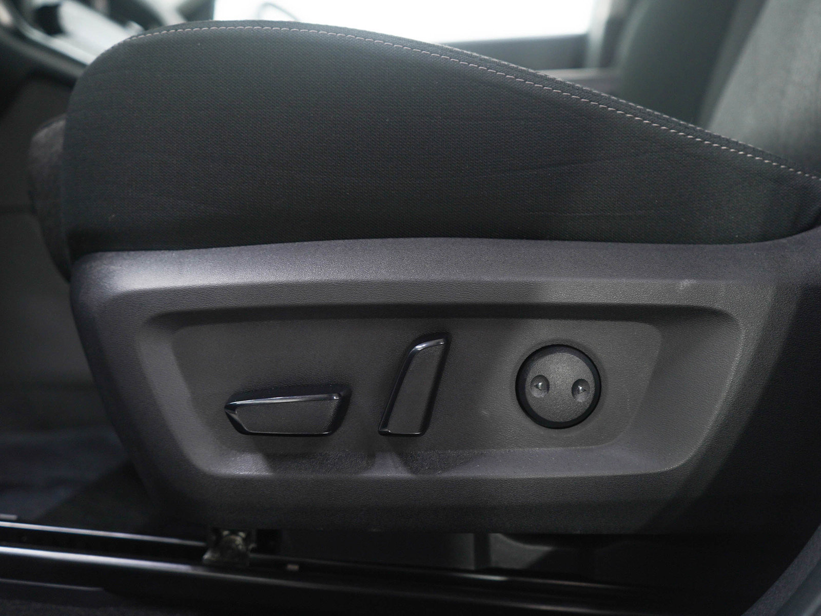 Used 2025 Nissan Rogue SV image 22