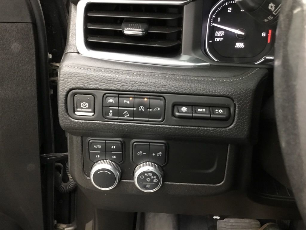 Used 2021 GMC Yukon Denali w/ Denali Premium Package image 12