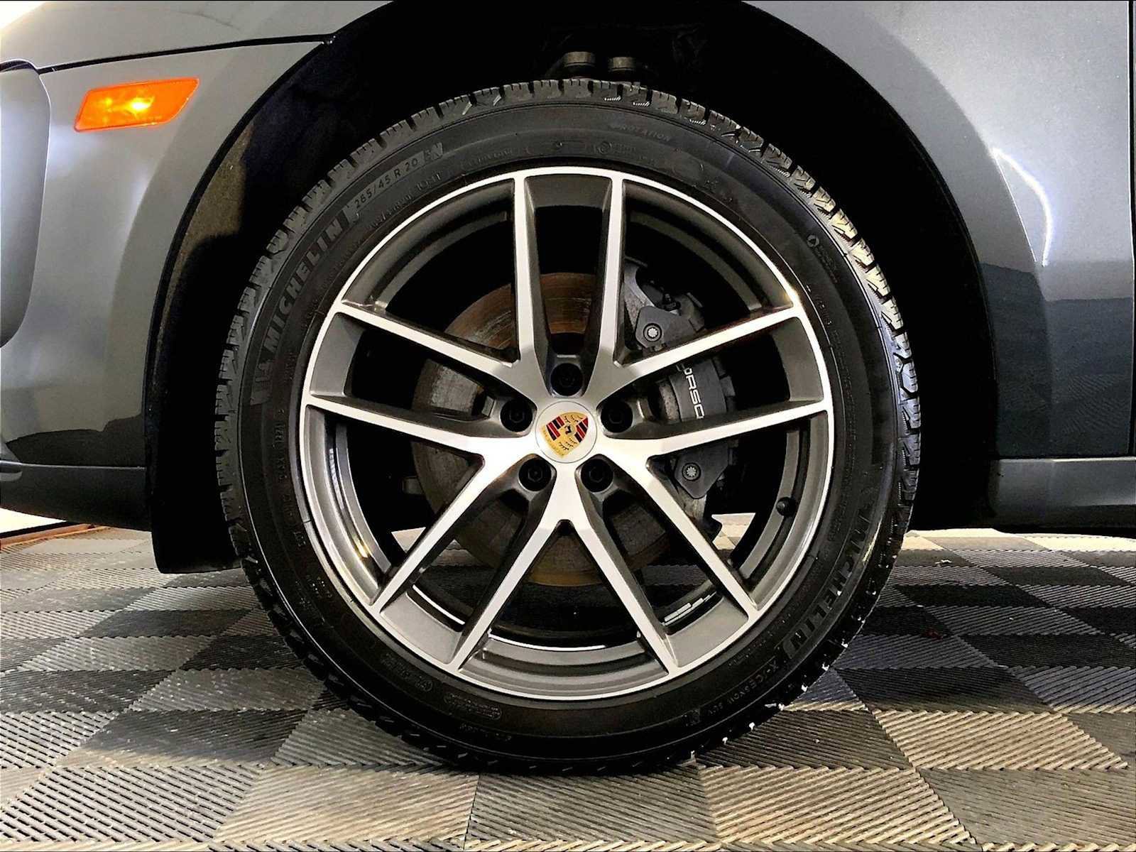 Certified 2024 Porsche Macan image 11