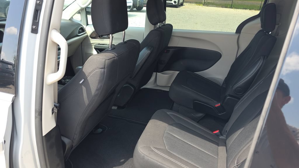 Used 2024 Chrysler Voyager LX FWD image 23