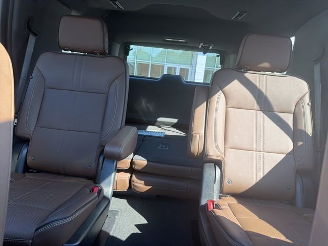 Used 2025 Chevrolet Tahoe High Country image 13