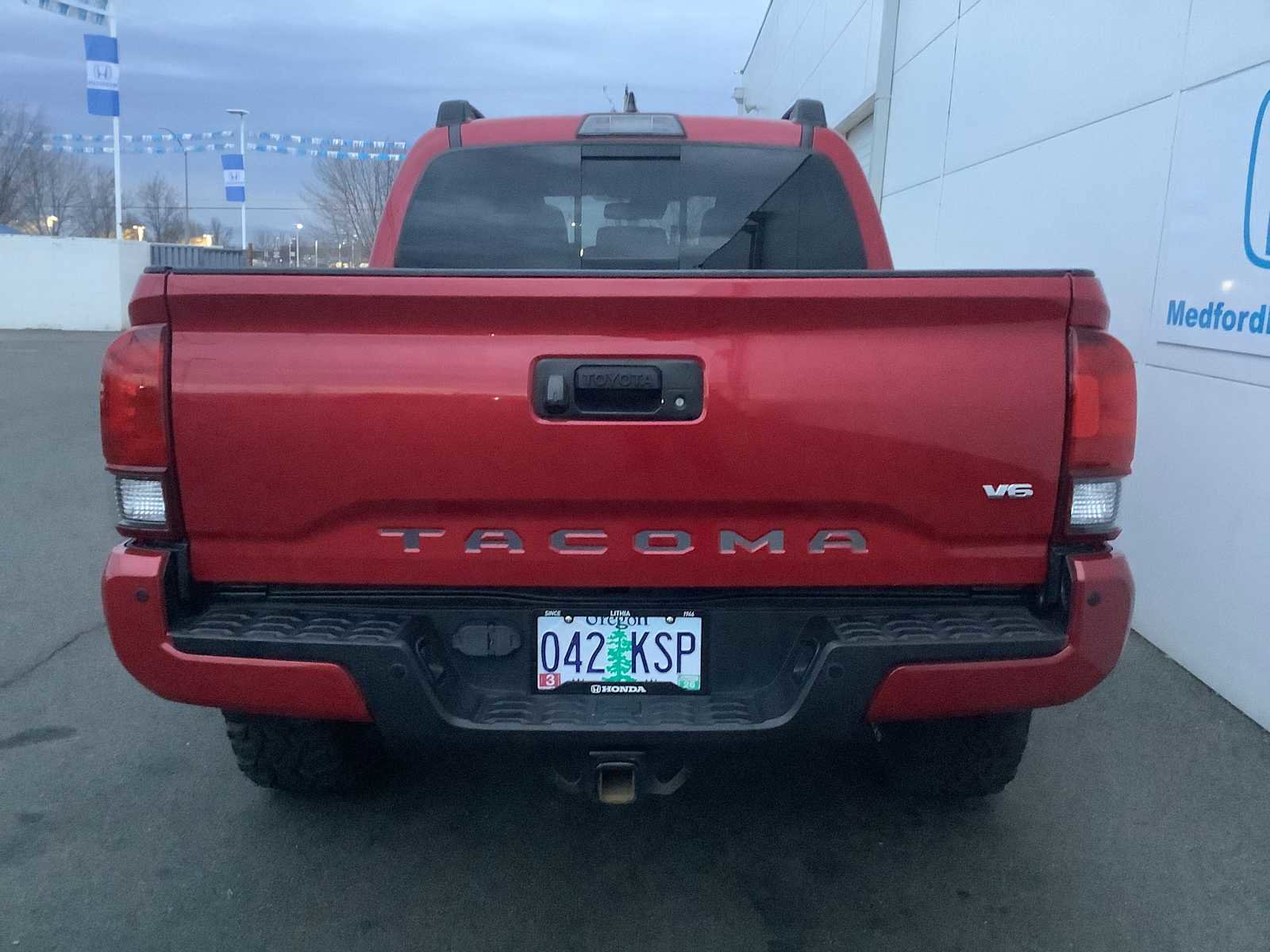 Used 2018 Toyota Tacoma TRD Sport image 5