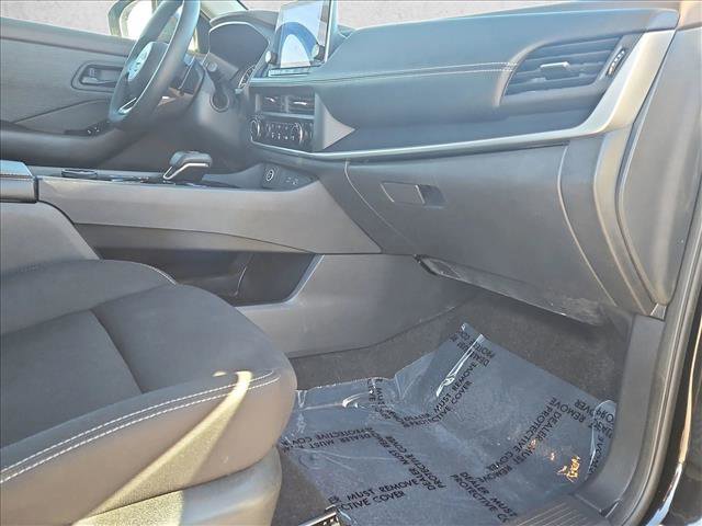 Used 2023 Nissan Rogue S image 22