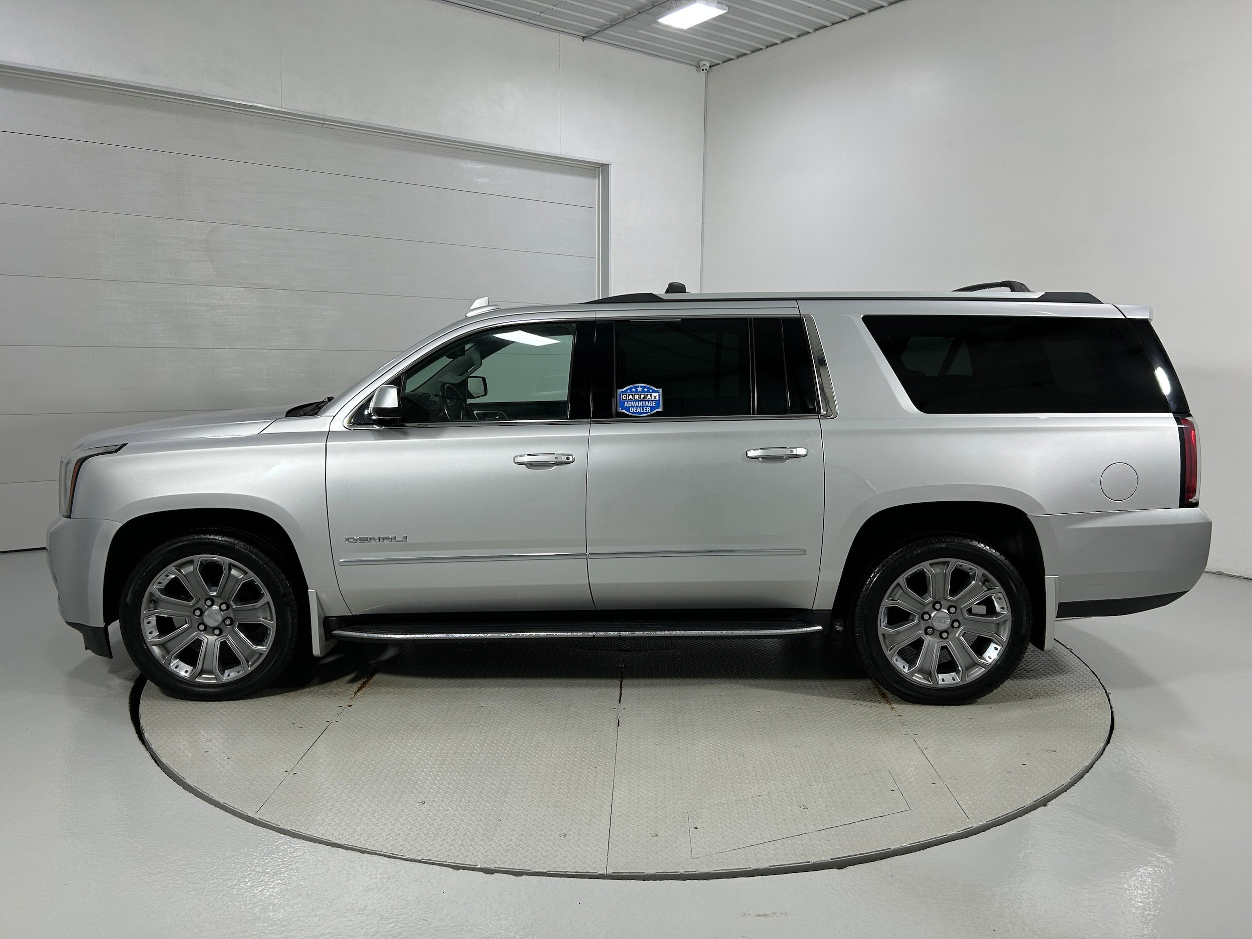 Used 2017 GMC Yukon XL Denali w/ Open Road Package AWD/4WD image 22