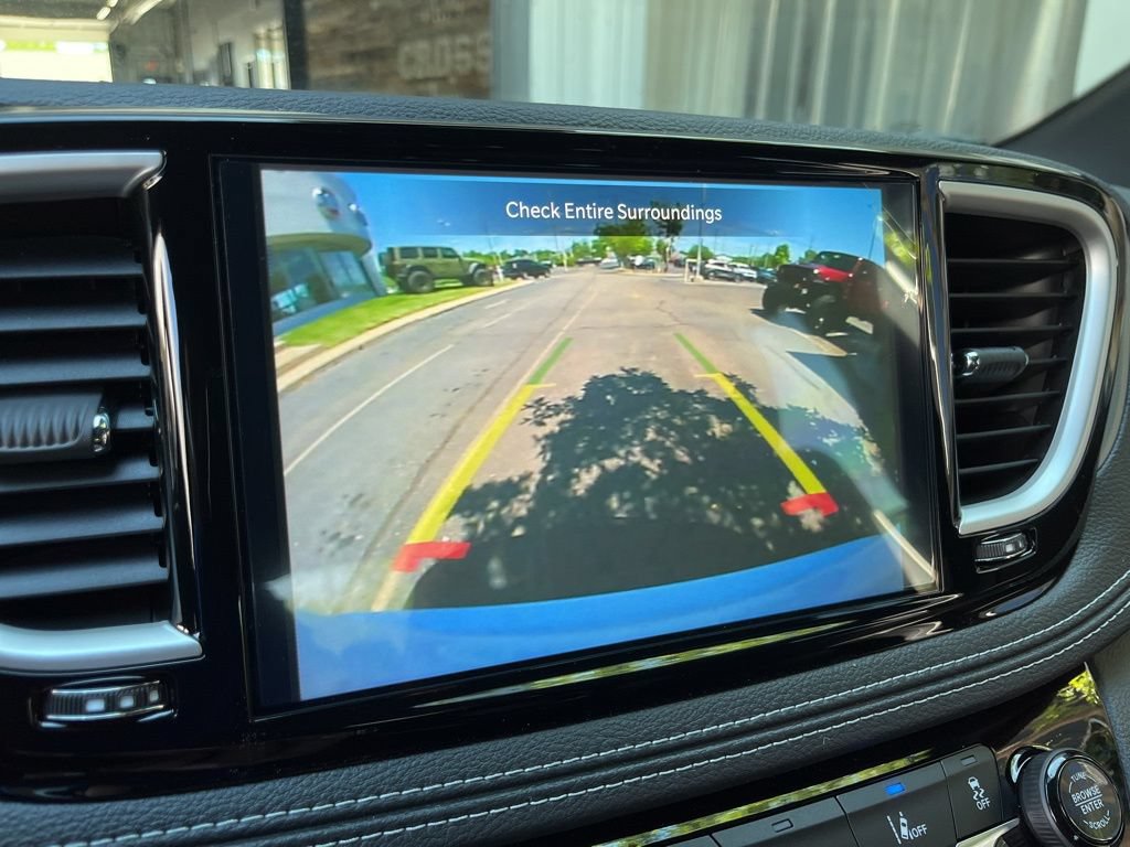 New 2027 Chrysler Pacifica Limited FWD image 35
