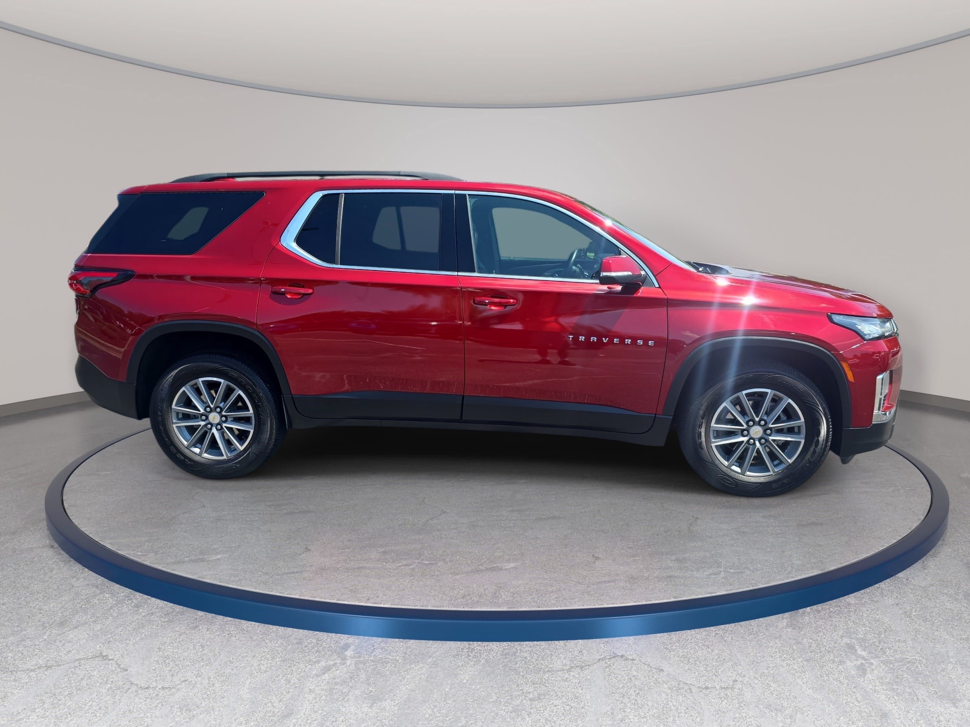 Used 2023 Chevrolet Traverse LT FWD image 4