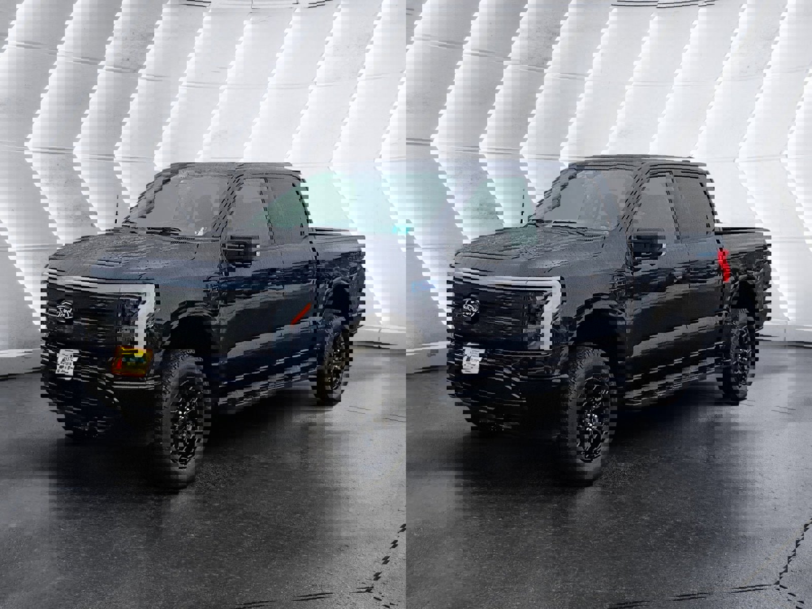 Used 2025 Ford F150 Lightning XLT image 2