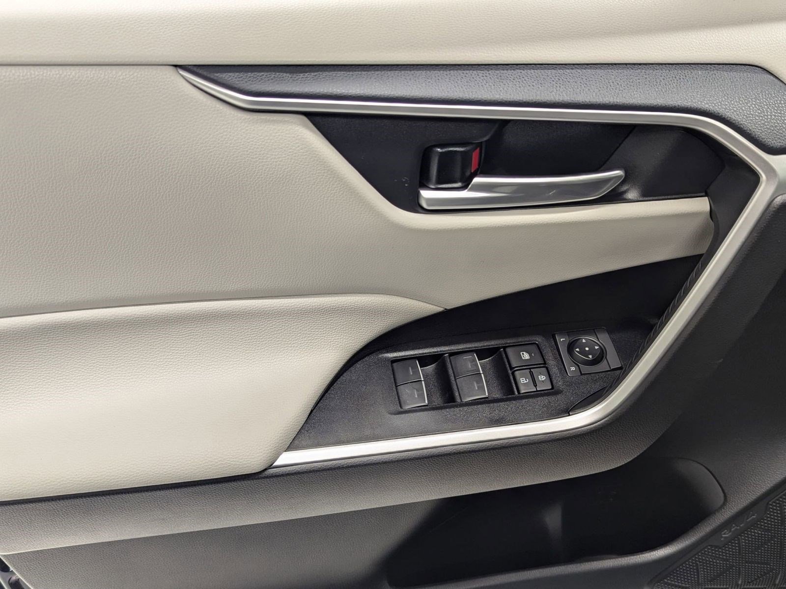 New 2025 Toyota RAV4 XLE image 10