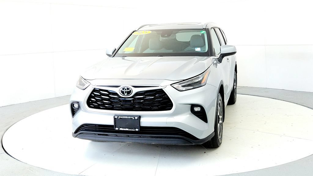 Certified 2025 Toyota Highlander XLE AWD/4WD image 2