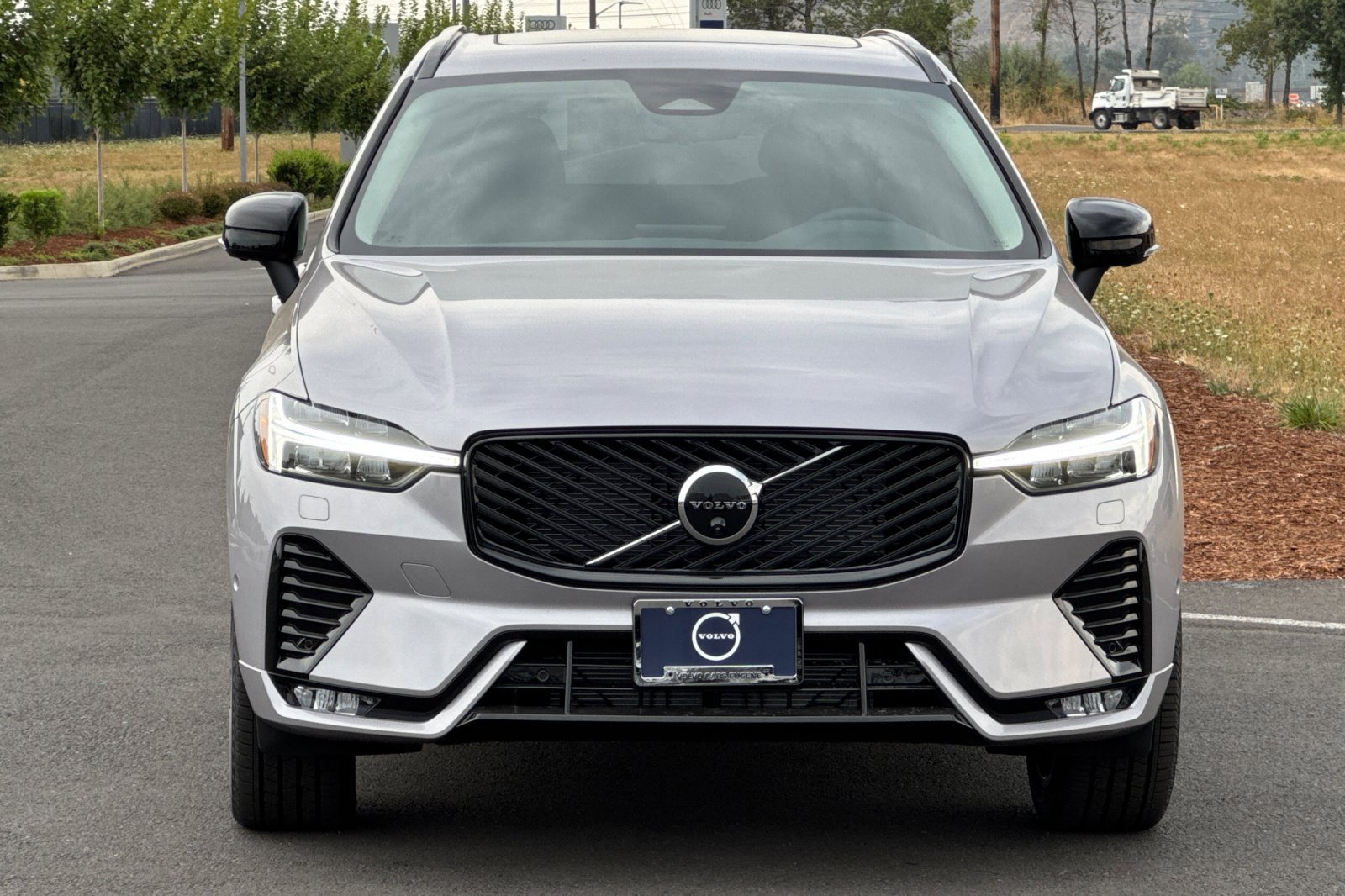 New 2026 Volvo XC60 B5 Plus w/ Climate Package image 8