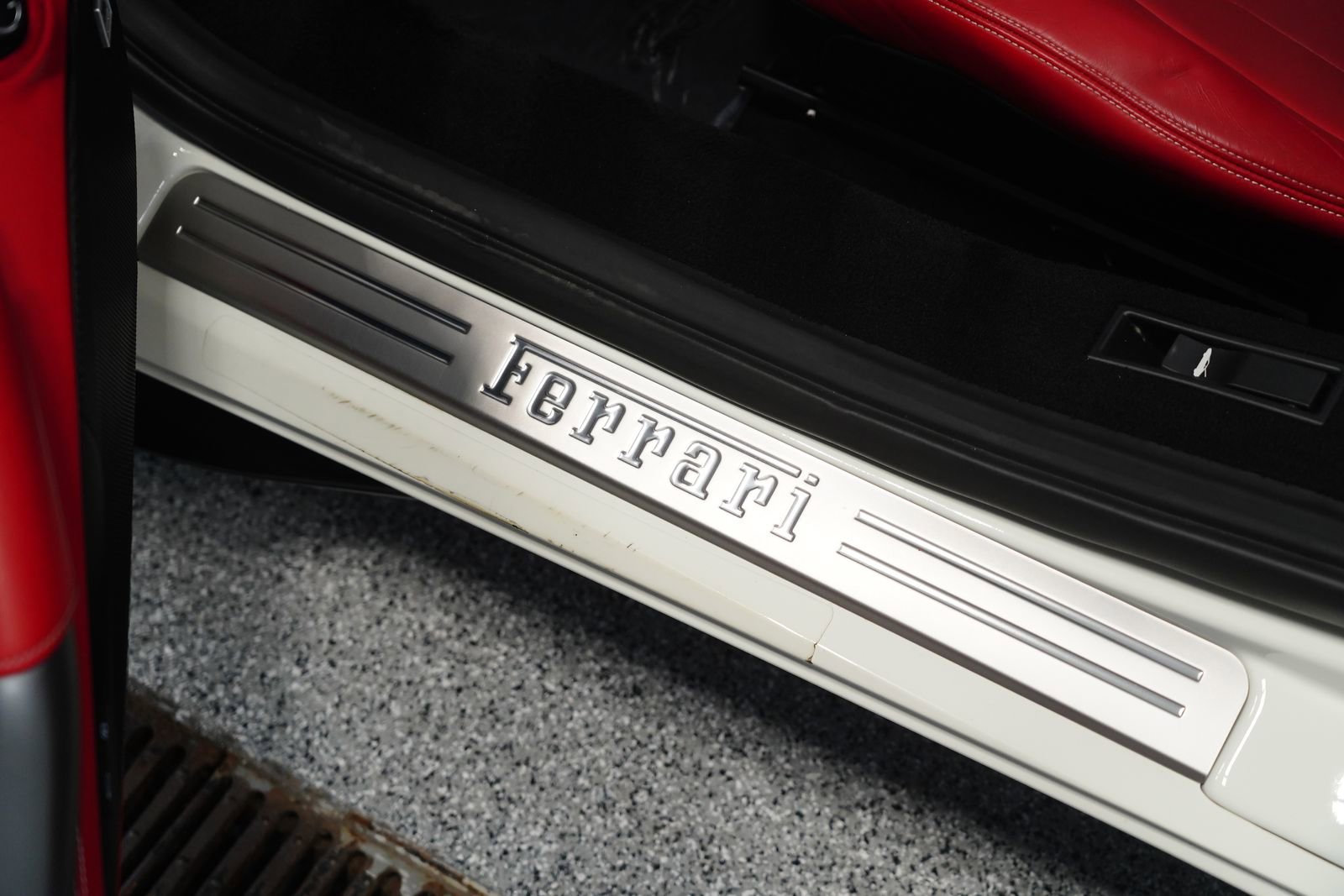 Used 2021 Ferrari F8 Tributo RWD image 35