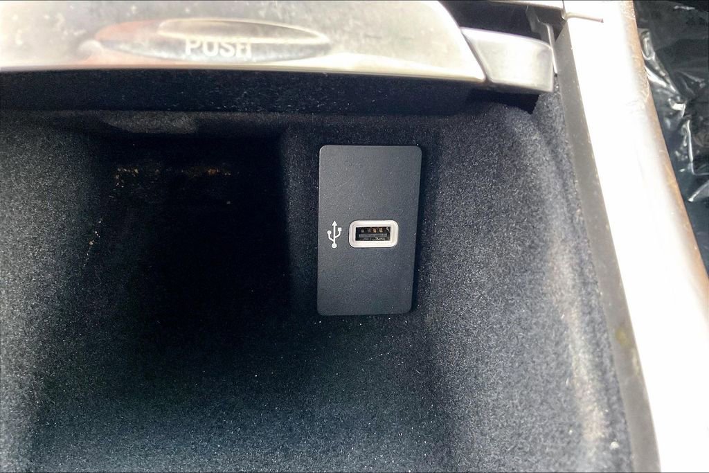 Used 2016 Lincoln MKX Reserve w/ Climate Package image 31