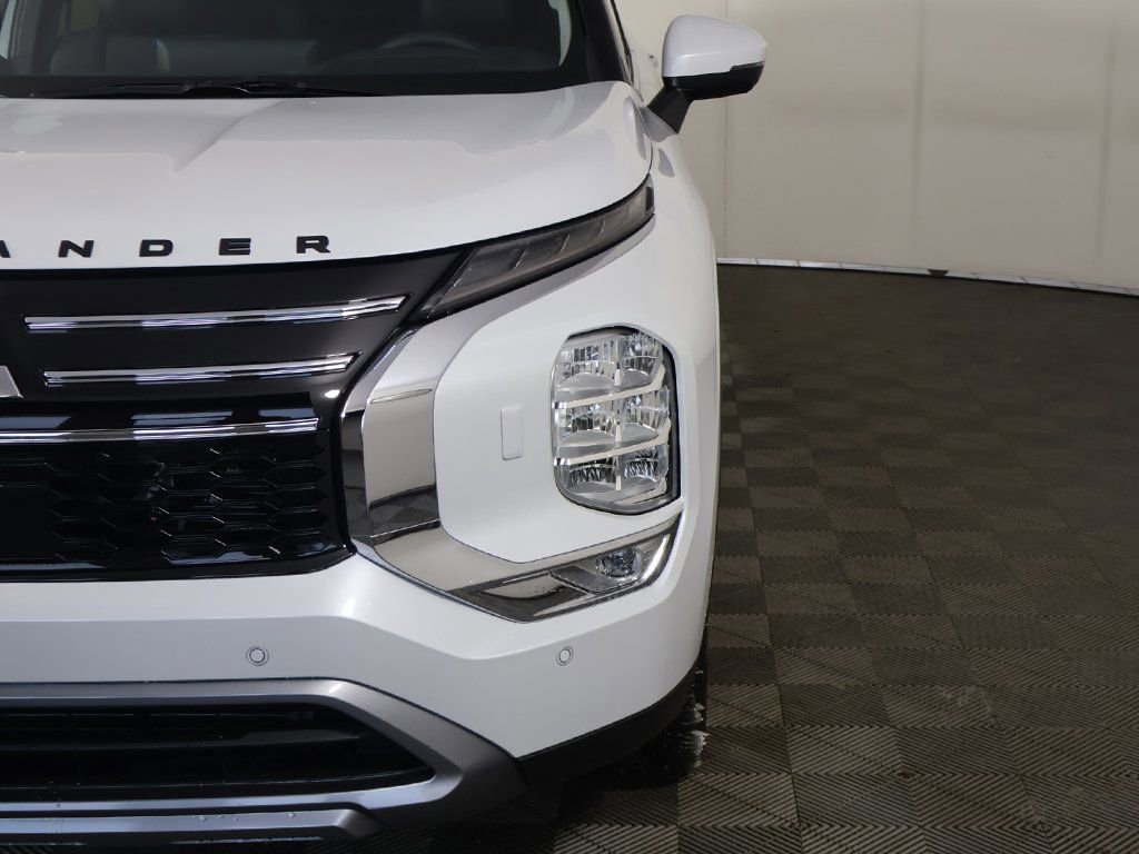 New 2026 Mitsubishi Outlander SE image 18