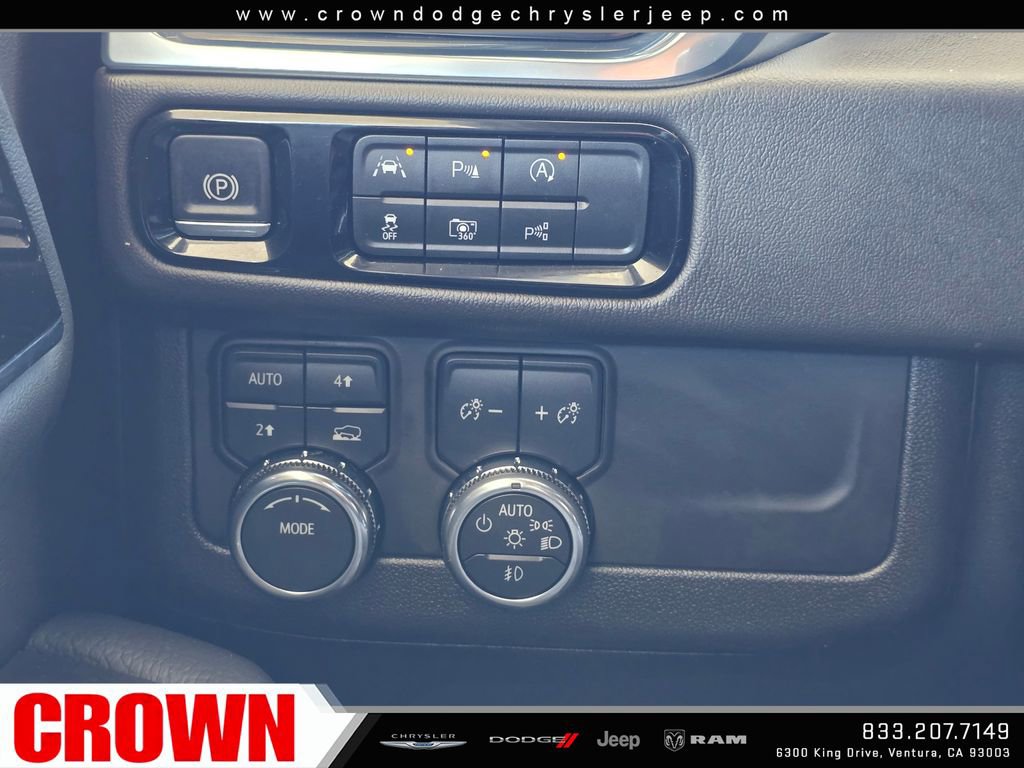Used 2025 GMC Yukon XL Denali AWD/4WD image 34