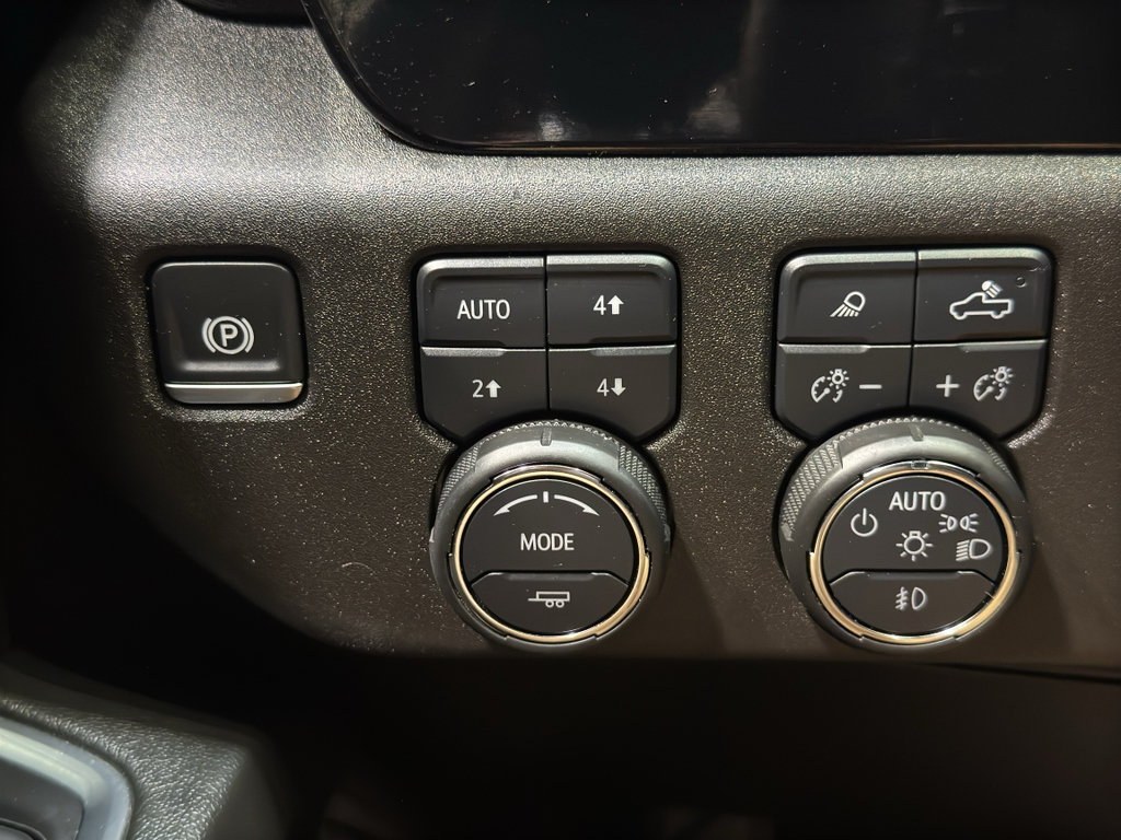 Used 2025 Chevrolet Silverado 1500 High Country w/ High Country Premium Package AWD/4WD image 39