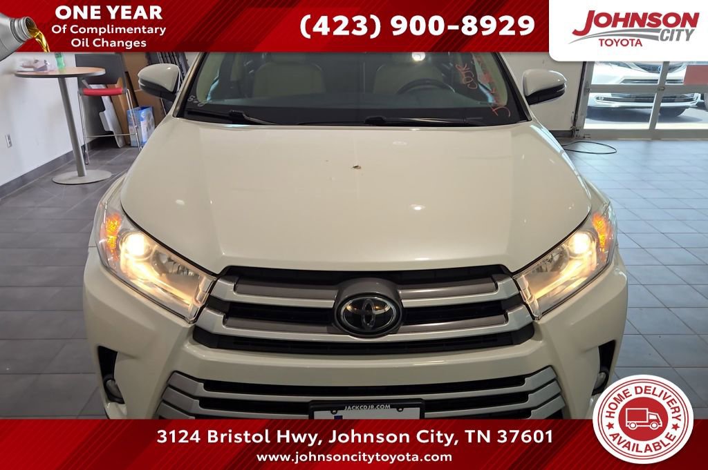 Used 2019 Toyota Highlander XLE AWD/4WD image 1
