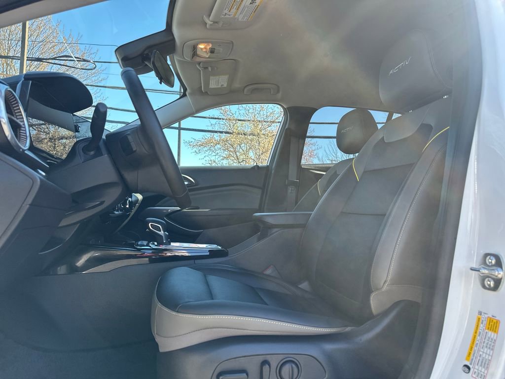 Used 2025 Chevrolet Trax ACTIV w/ Driver Confidence Package image 3