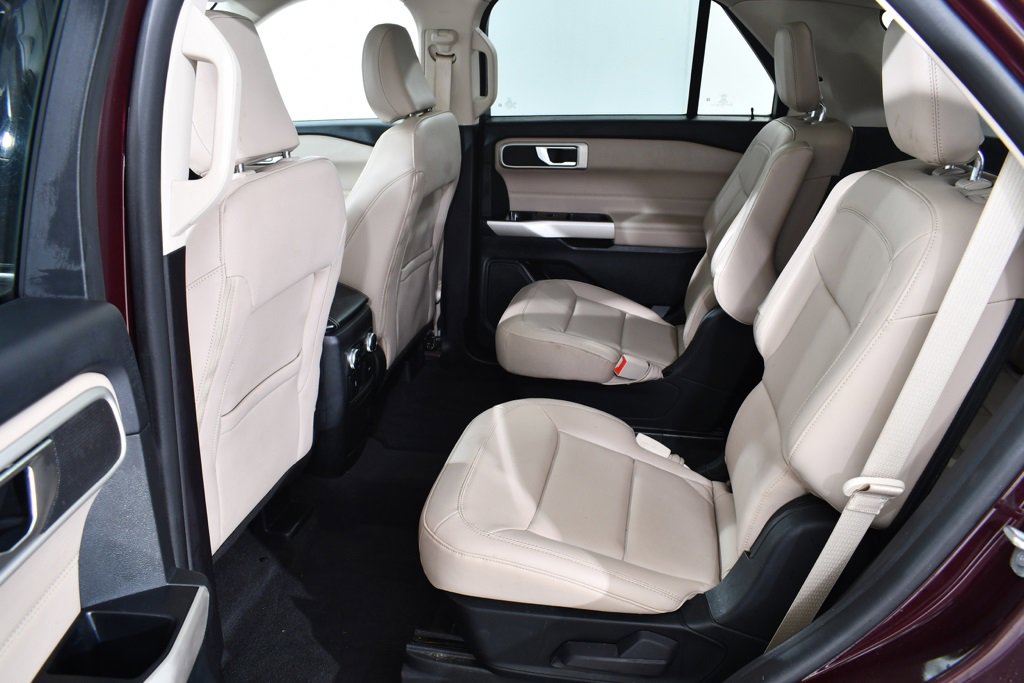 Used 2022 Ford Explorer XLT w/ Equipment Group 202A image 16