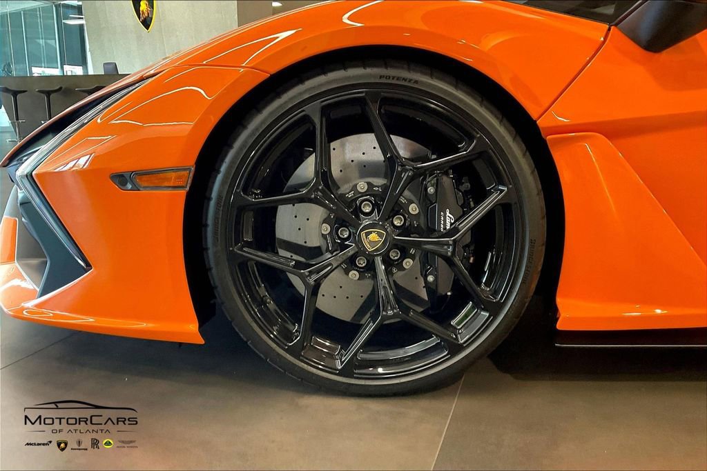 Used 2024 Lamborghini Revuelto image 9