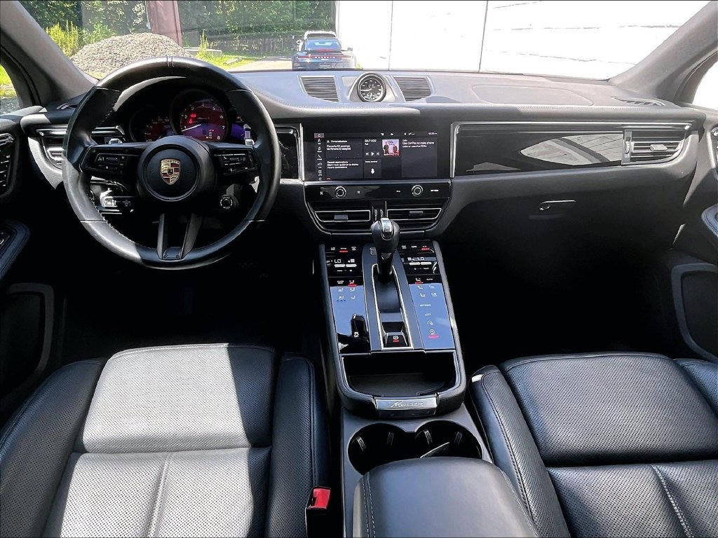 Certified 2023 Porsche Macan Turbo AWD/4WD image 18