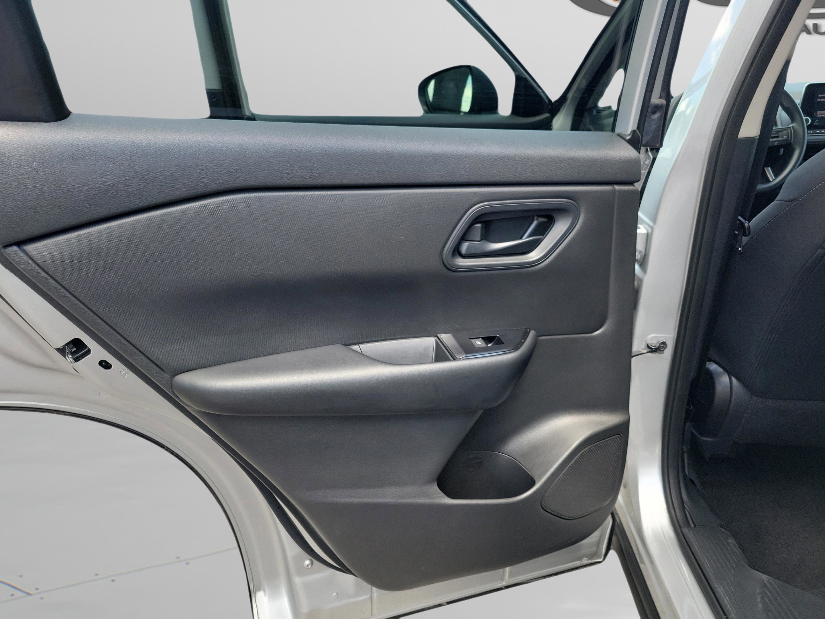 Used 2024 Nissan Rogue S AWD/4WD image 11