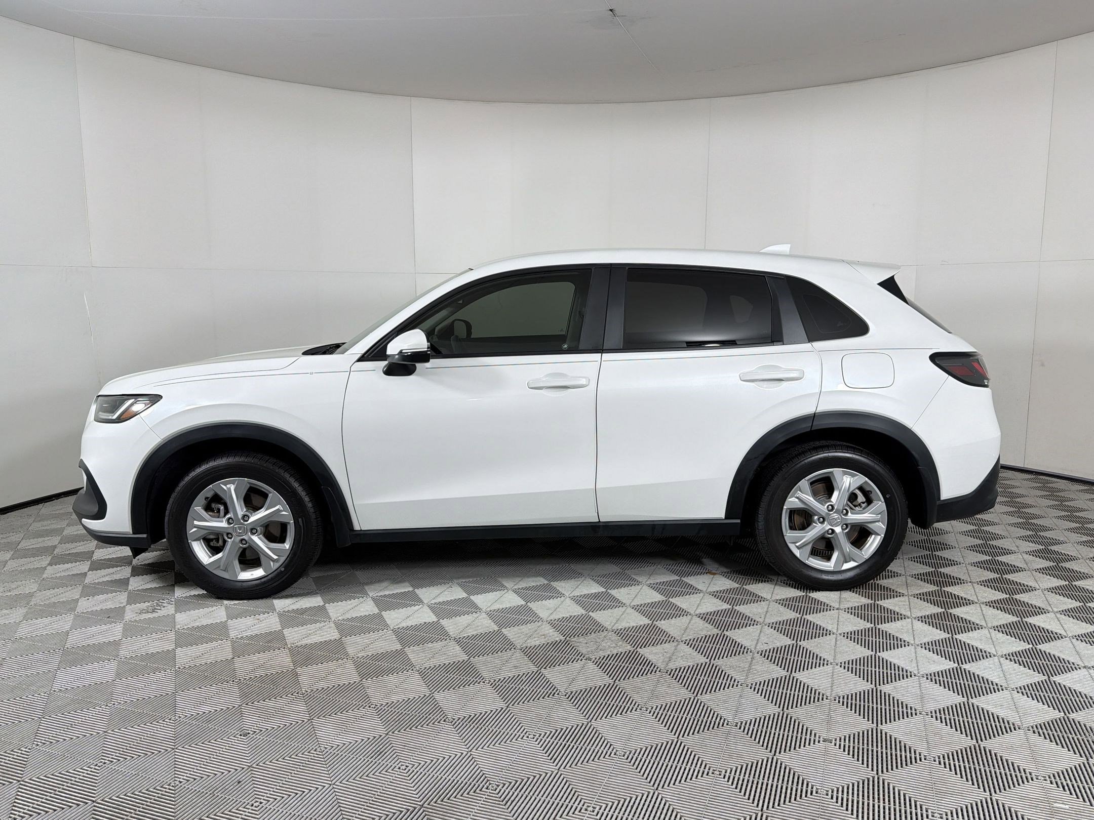 Certified 2024 Honda HR-V LX image 2