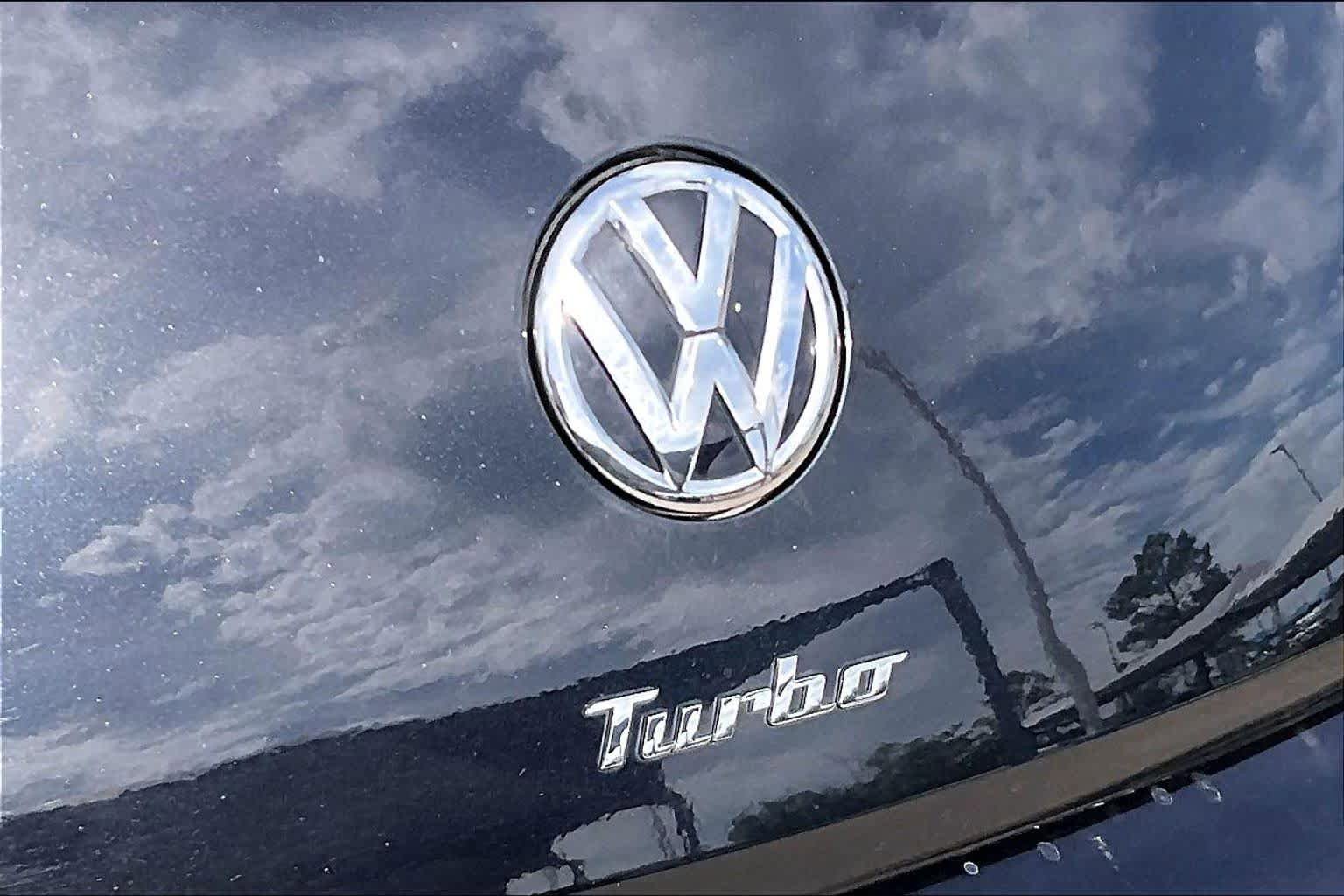 Used 2013 Volkswagen Beetle 2.0T FWD image 26