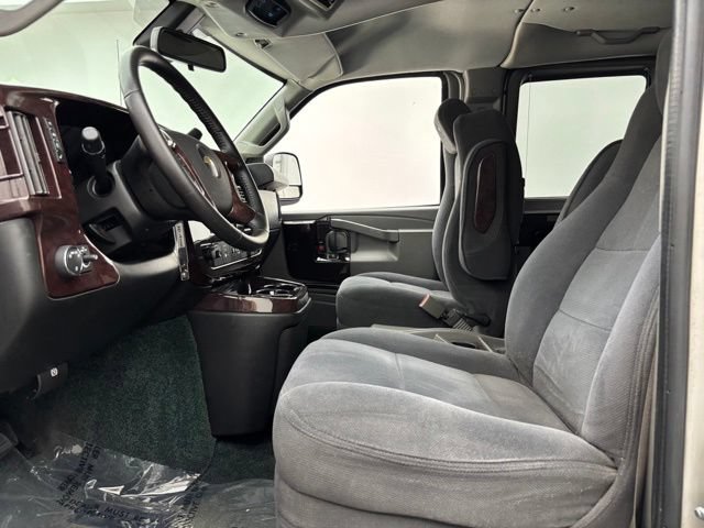 Used 2019 Chevrolet Express 2500 RWD image 18