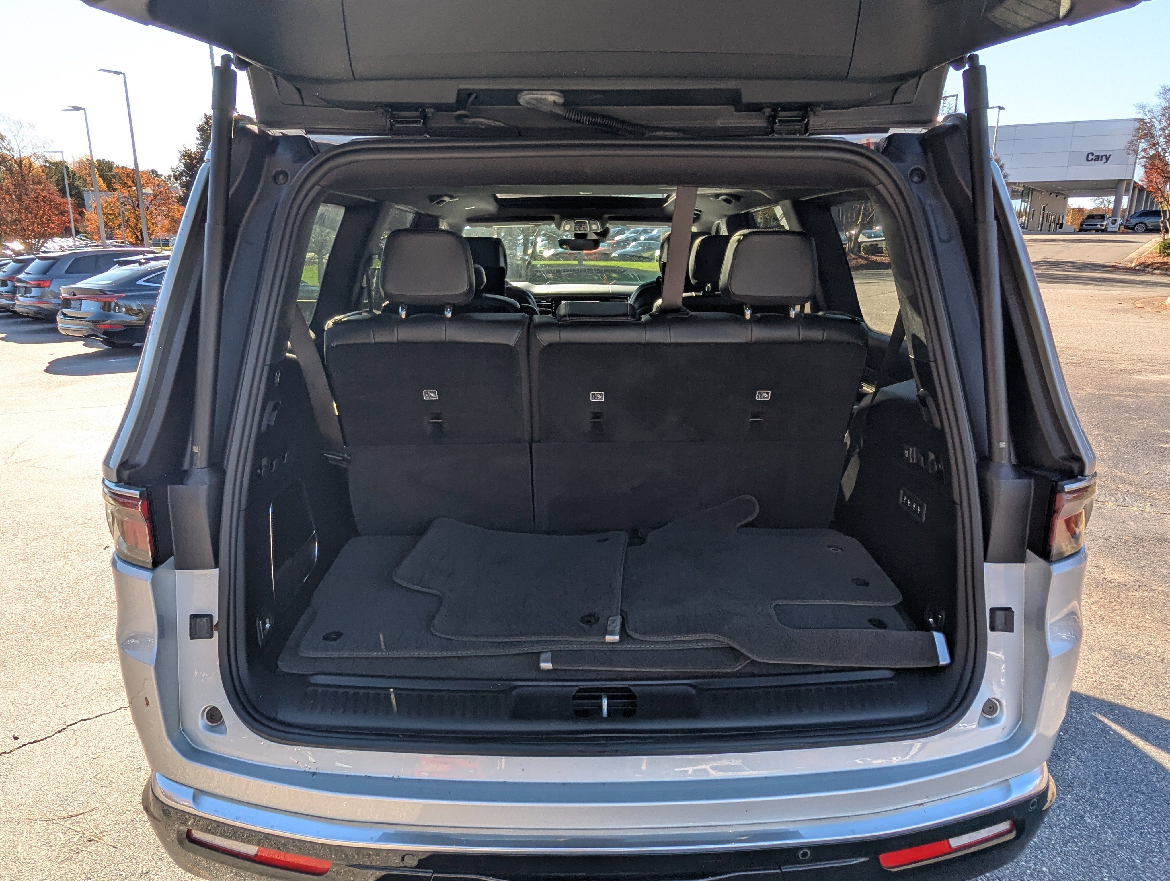 Used 2022 Jeep Wagoneer Series III w/ Premium Group I image 17