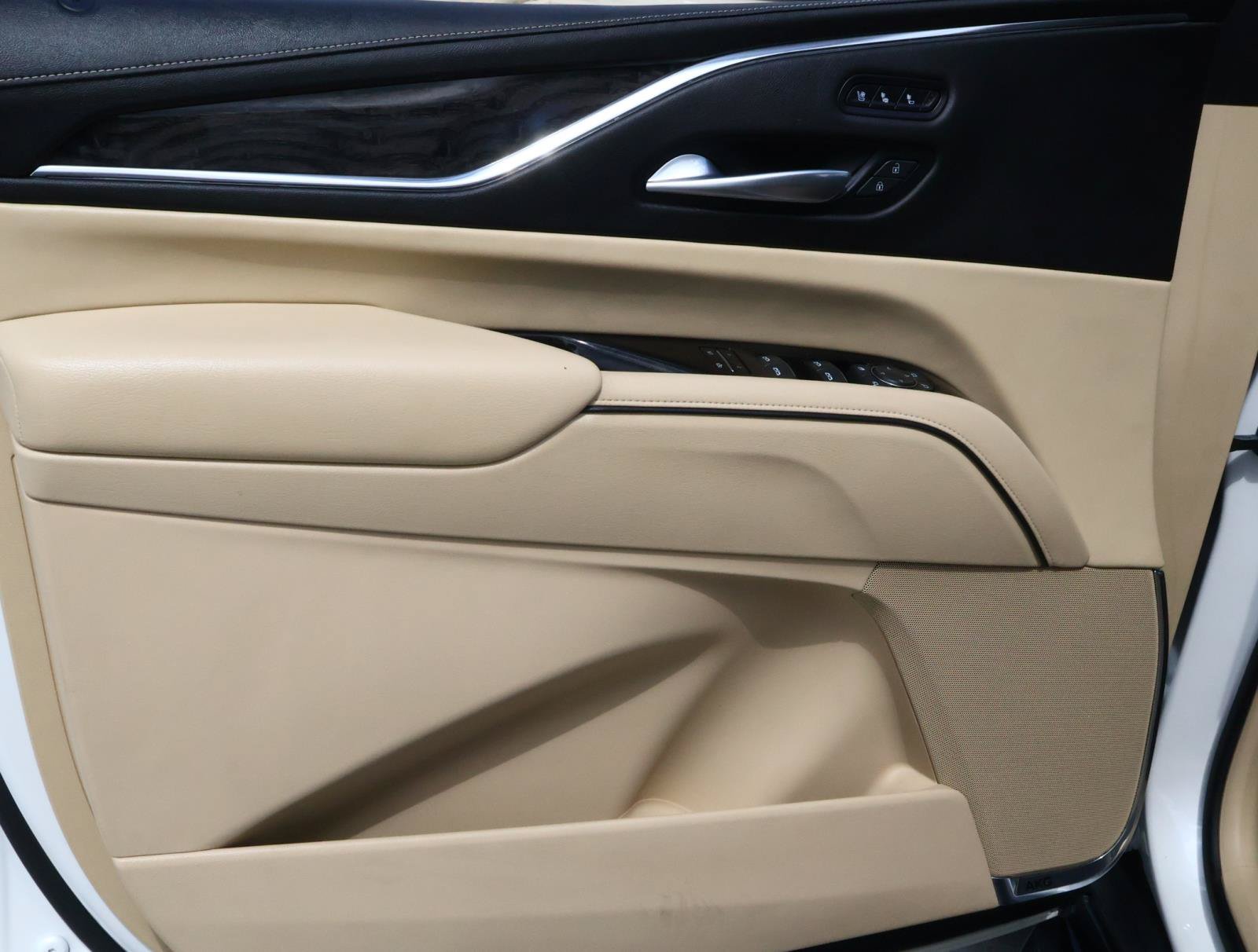 Used 2021 Cadillac Escalade Premium Luxury RWD image 23