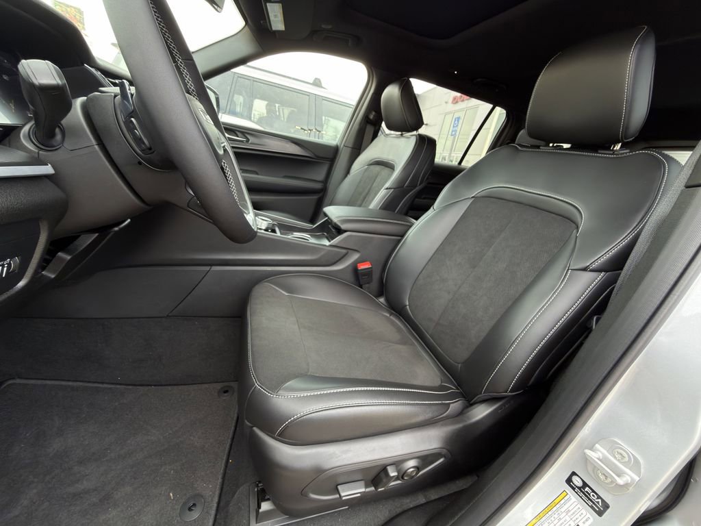 New 2025 Jeep Grand Cherokee L Altitude AWD/4WD image 19