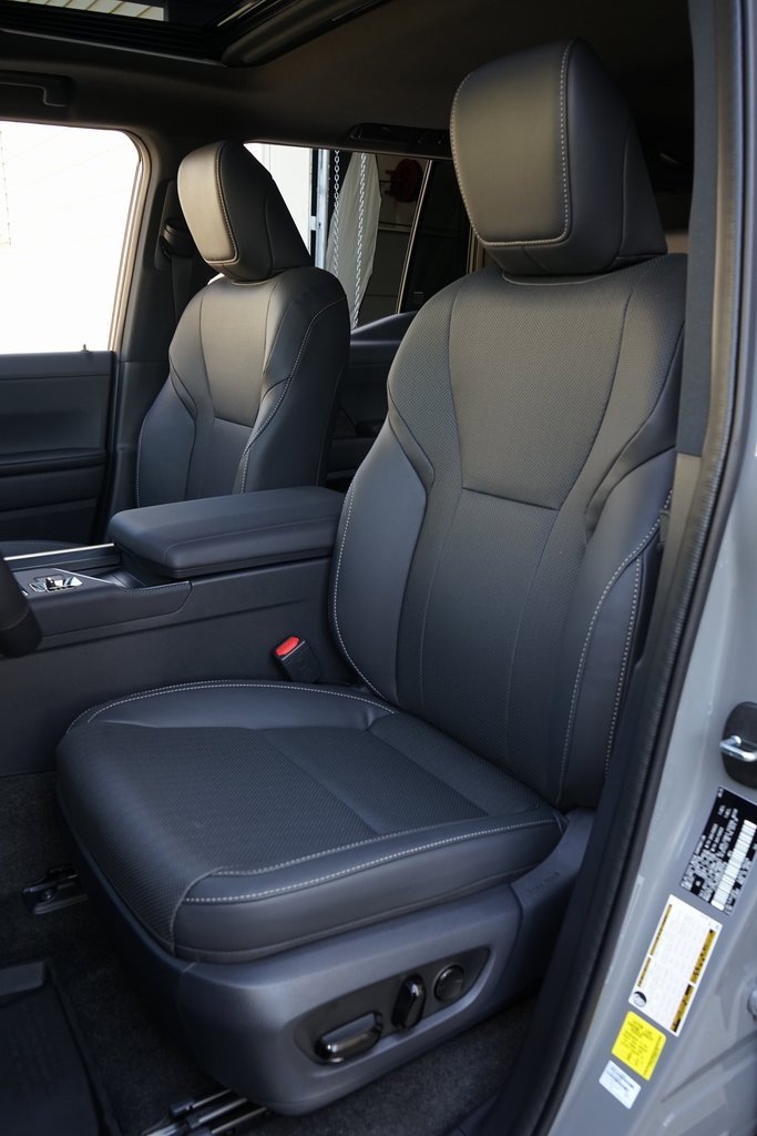 Used 2025 Lexus GX 550 image 10