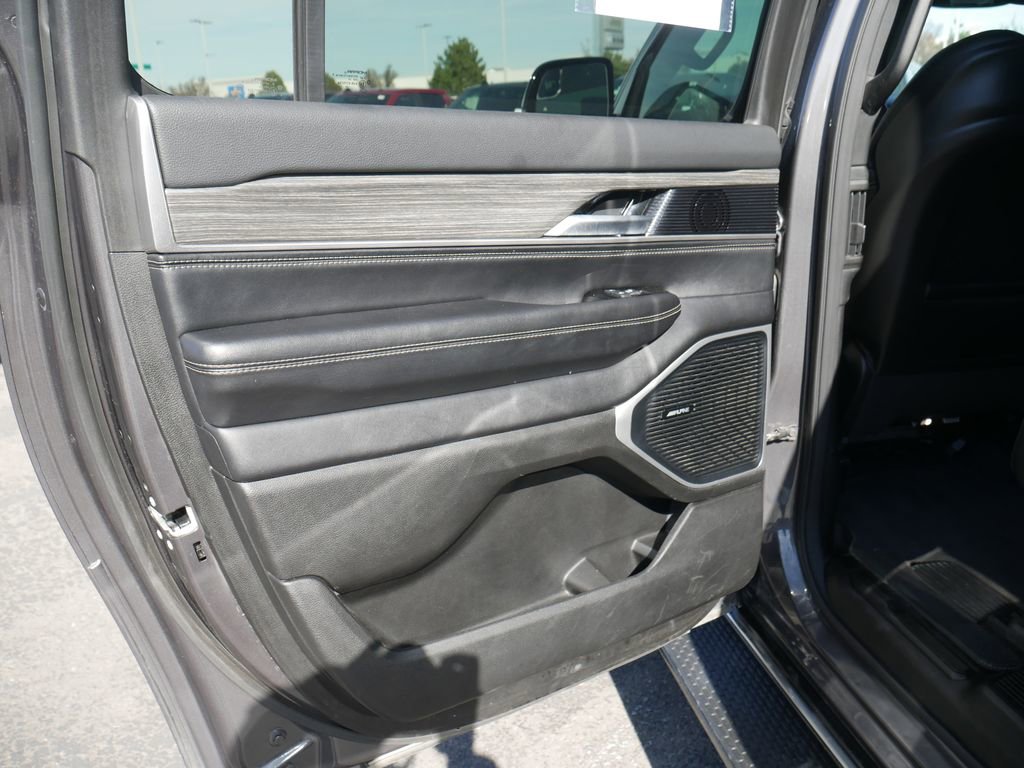 Certified 2024 Jeep Wagoneer L Series III w/ Flexible Seating Group image 16