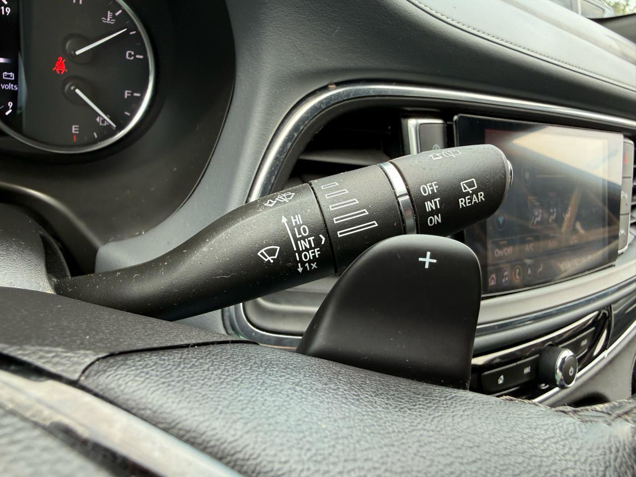 Used 2022 Buick Enclave Premium AWD/4WD image 29