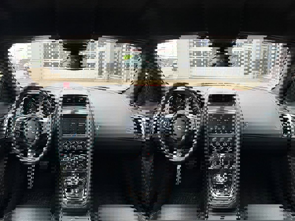 Used 2020 Jaguar F-TYPE Checkered Flag image 12