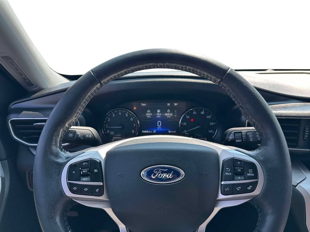 Used 2021 Ford Explorer XLT w/ Equipment Group 202A AWD/4WD image 17