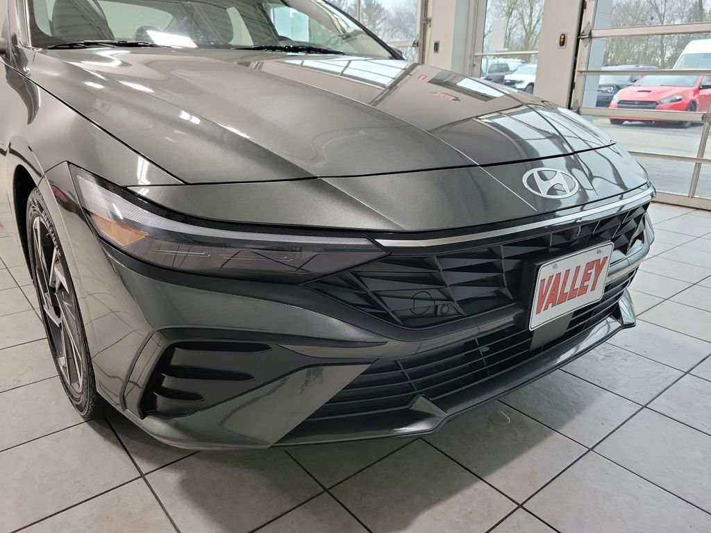 Used 2024 Hyundai Elantra Limited image 20