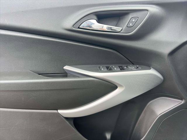 Used 2024 Chevrolet Trax RS w/ Driver Confidence Package image 14