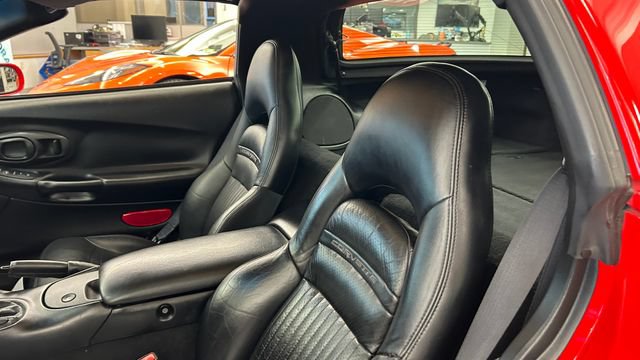 Used 1998 Chevrolet Corvette Coupe w/ Roof Pkg RWD image 15