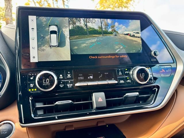 Used 2025 Toyota Highlander Platinum image 37