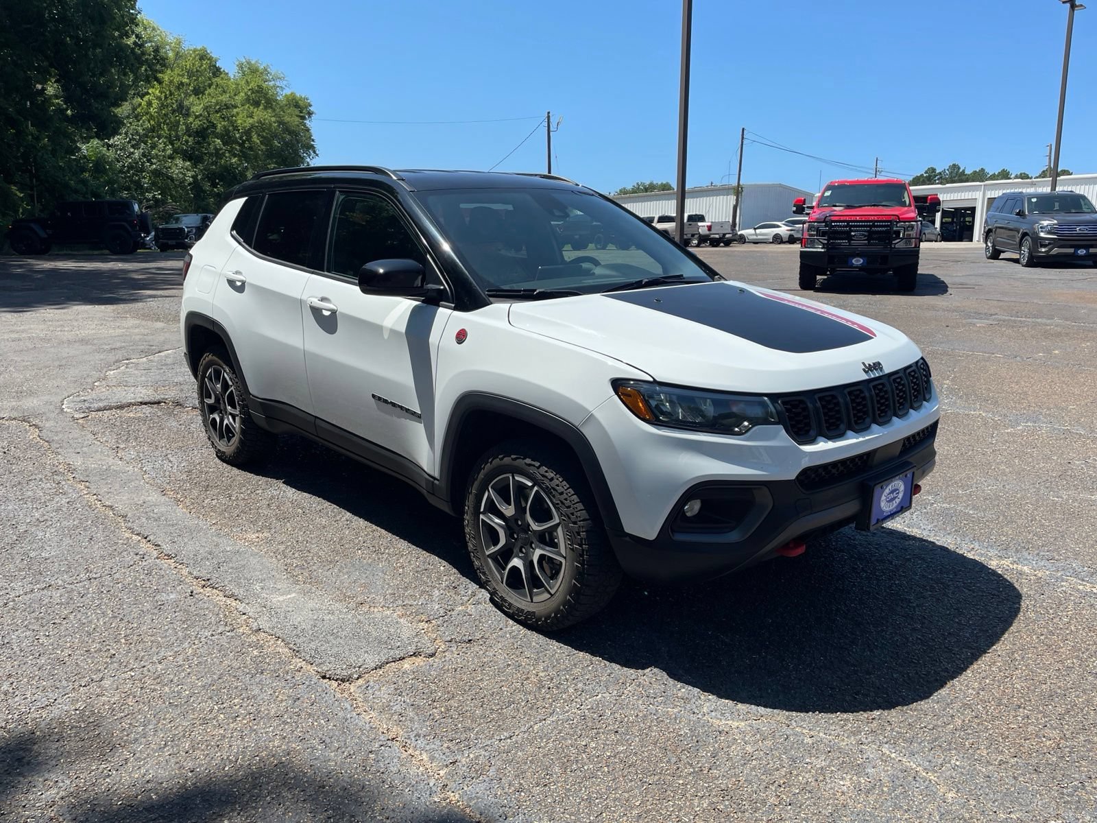 Used 2024 Jeep Compass Trailhawk AWD/4WD image 9
