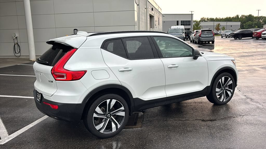 Certified 2024 Volvo XC40 B5 Plus w/ Protection Package Premier AWD/4WD image 29
