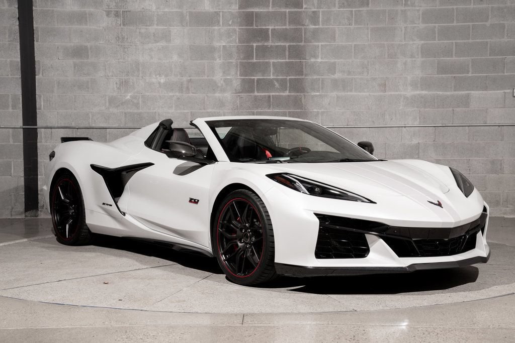Used 2023 Chevrolet Corvette Z06 RWD image 1