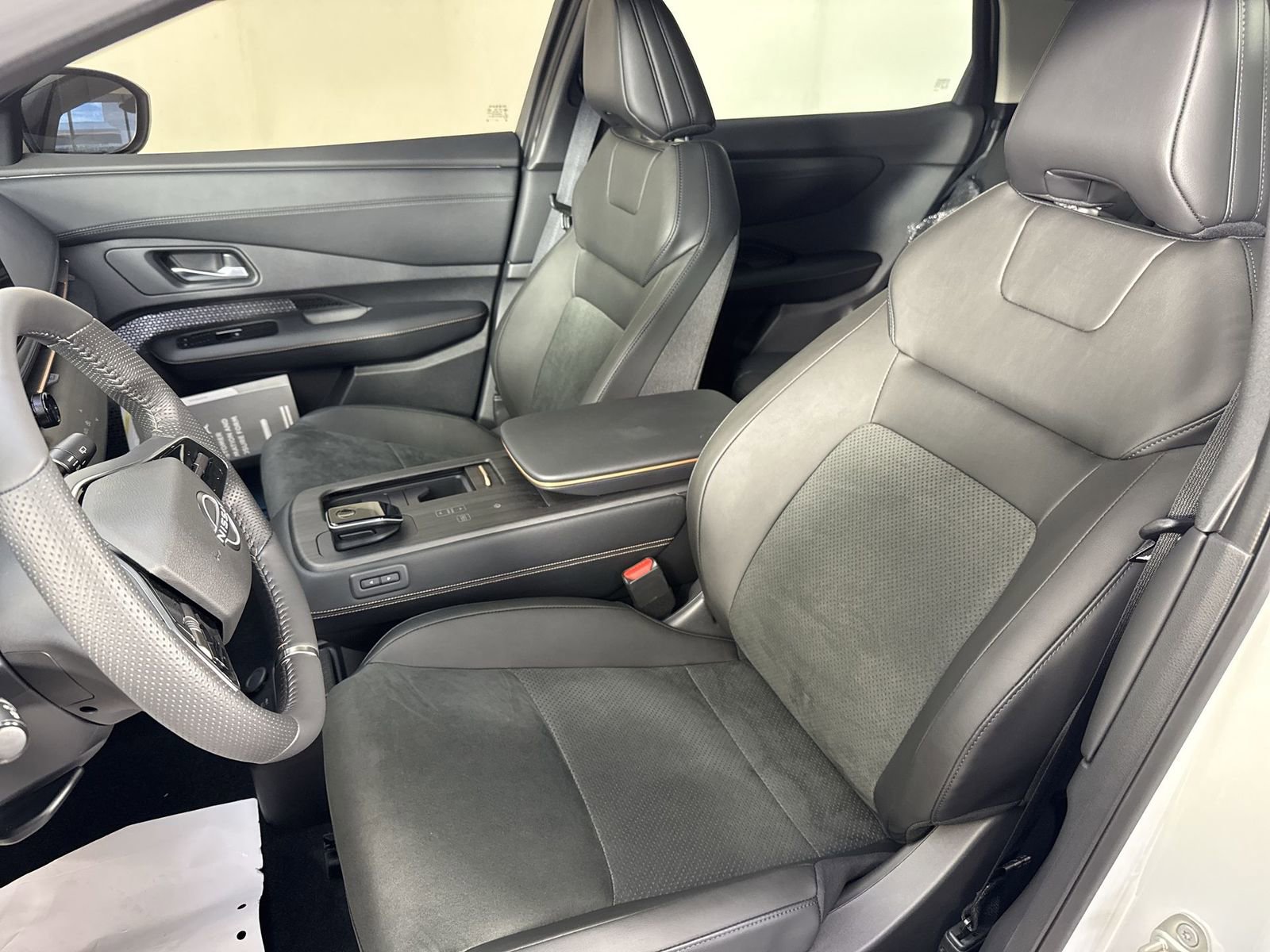 New 2025 Nissan Ariya AWD image 19