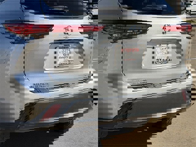 Used 2022 Toyota Highlander Limited image 6
