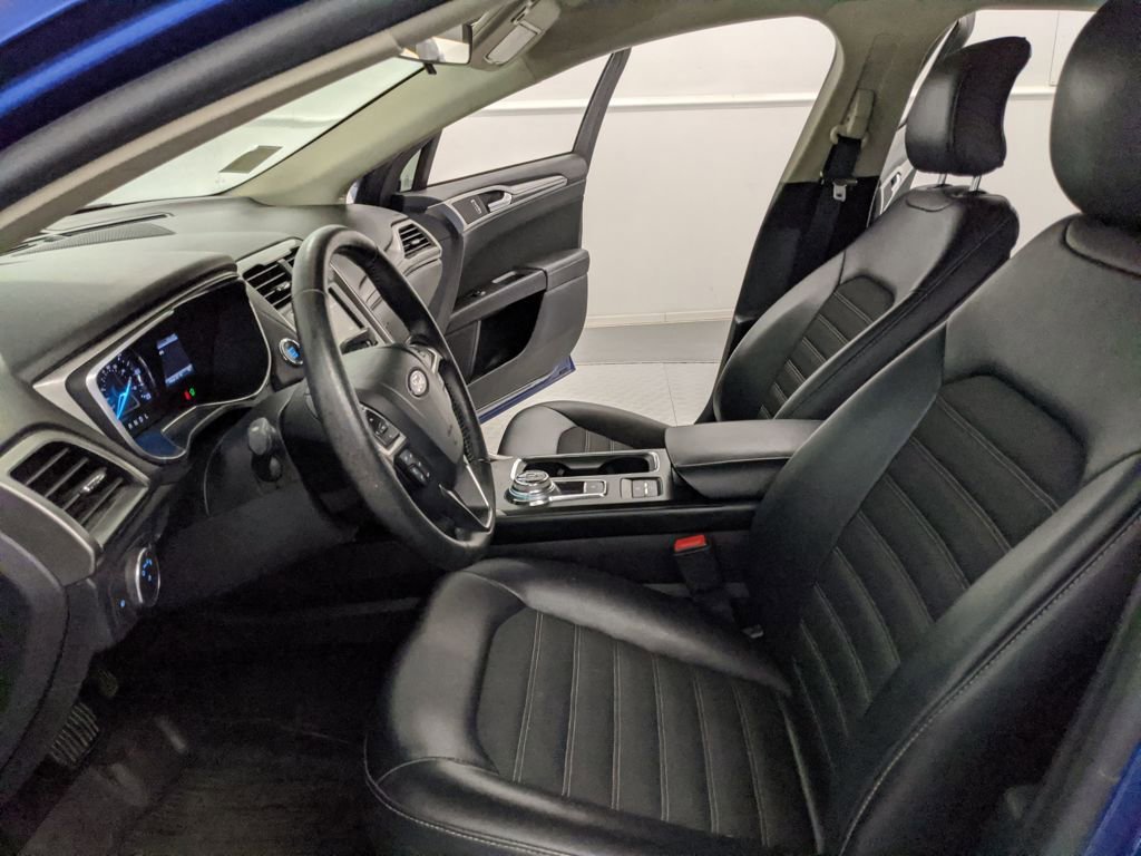 Used 2017 Ford Fusion SE w/ Equipment Group 601A image 16
