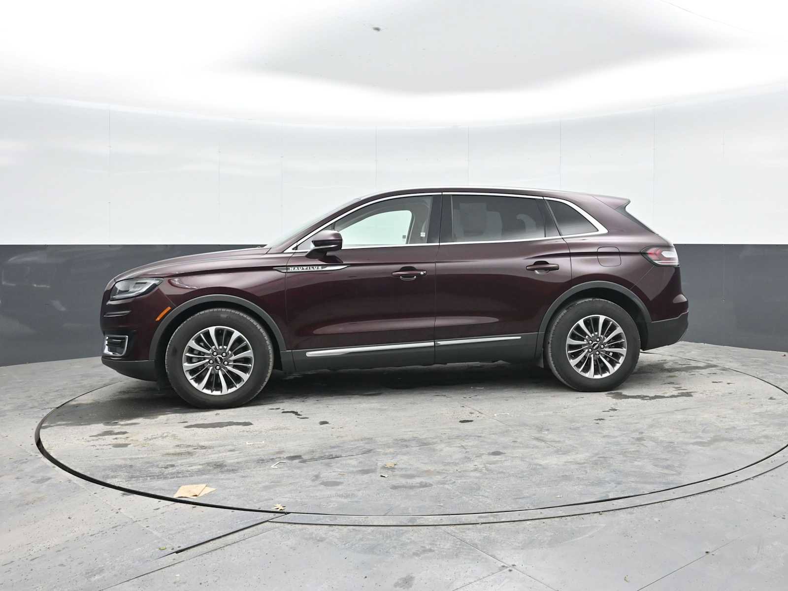 Used 2019 Lincoln Nautilus Select AWD/4WD image 3