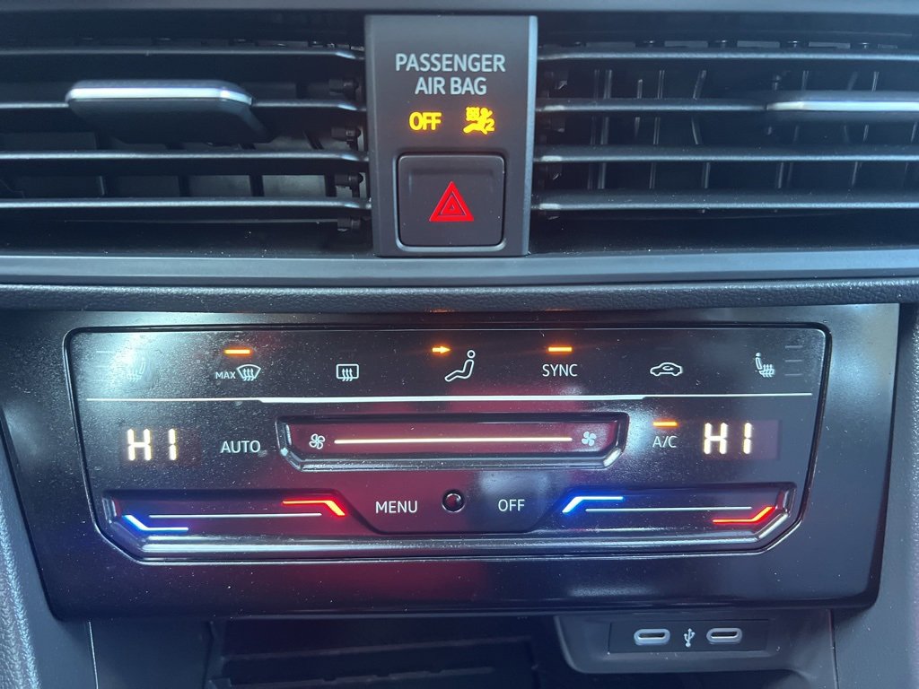 Used 2025 Volkswagen Jetta SE image 17